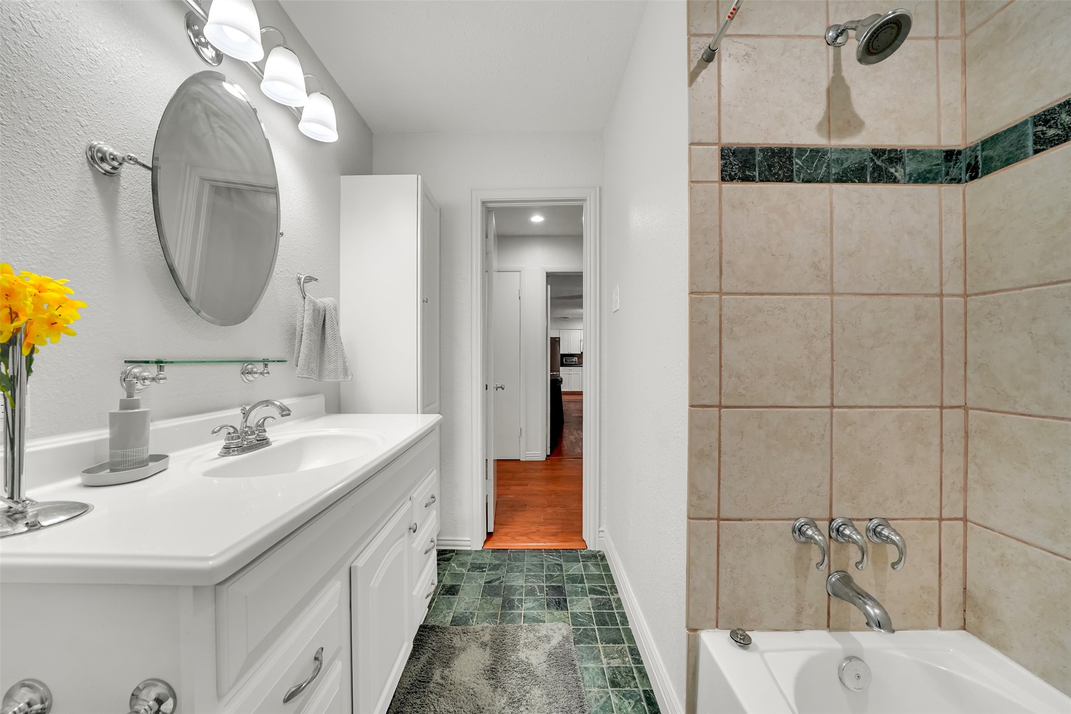 617 Ranier Circle Garland TX 75041