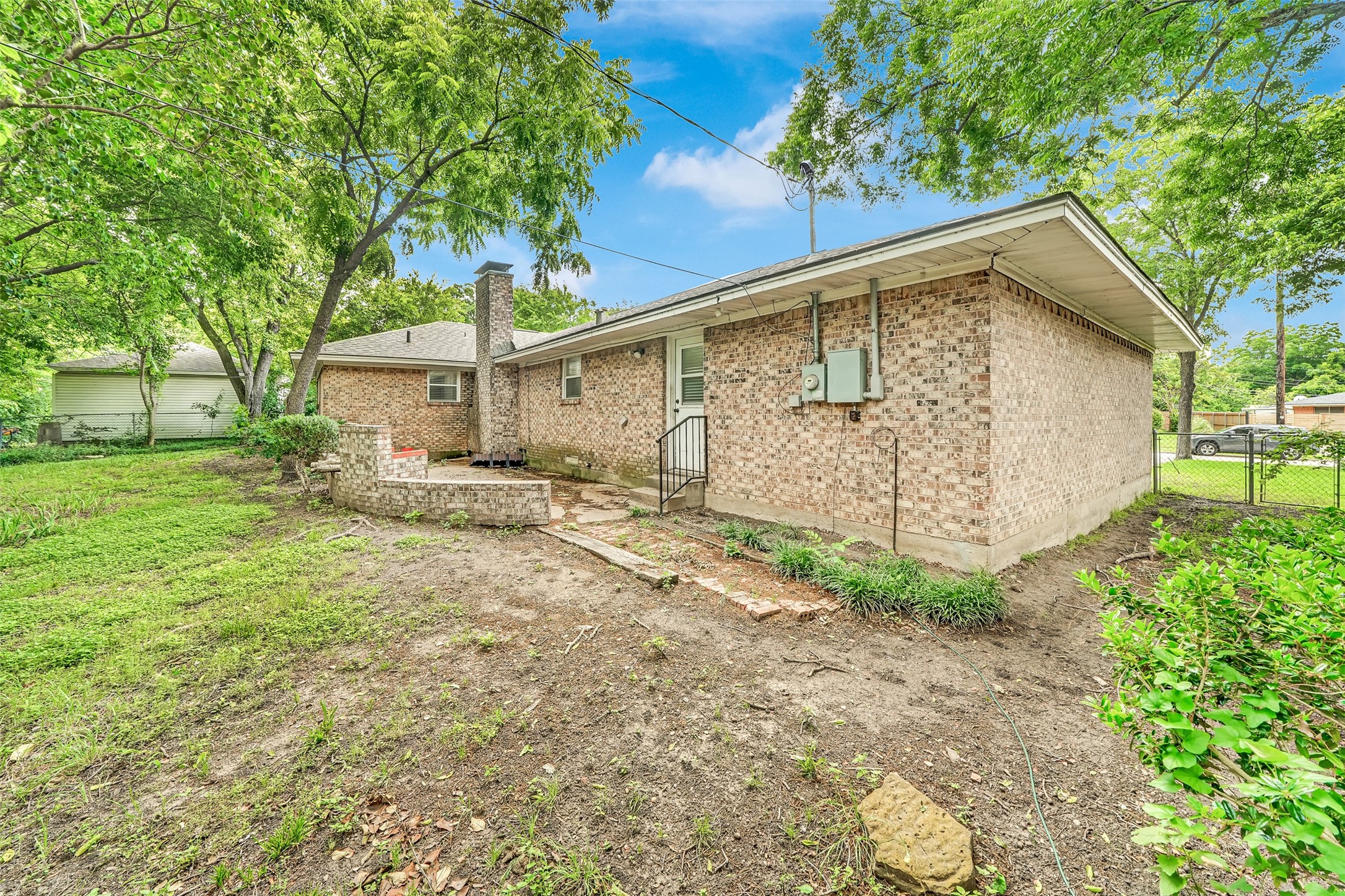617 Ranier Circle Garland TX 75041