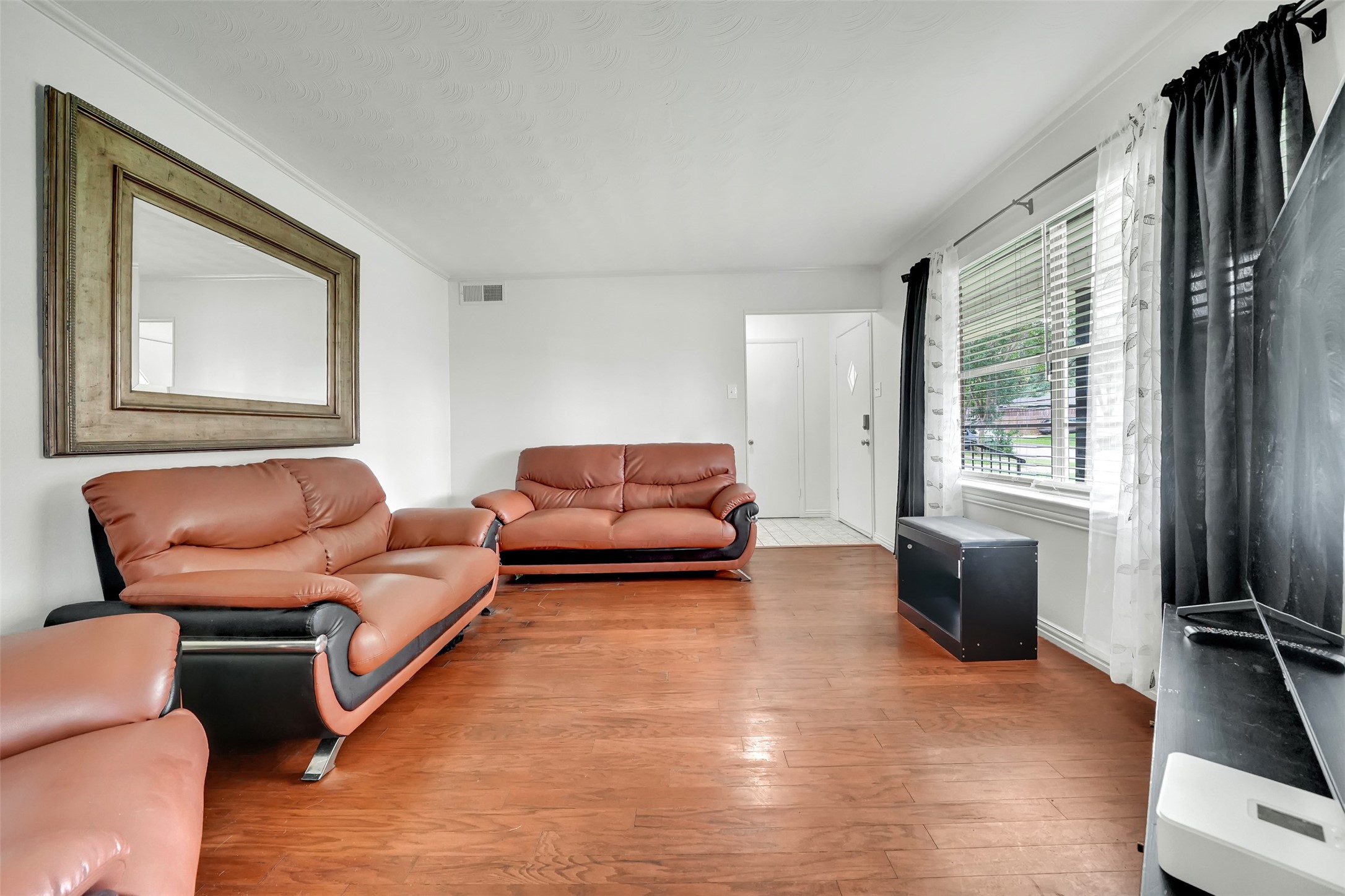 617 Ranier Circle Garland TX 75041