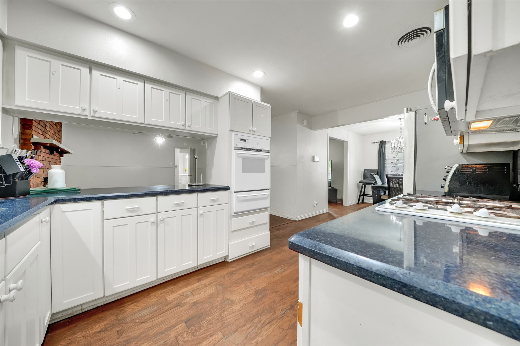 617 Ranier Circle Garland TX 75041