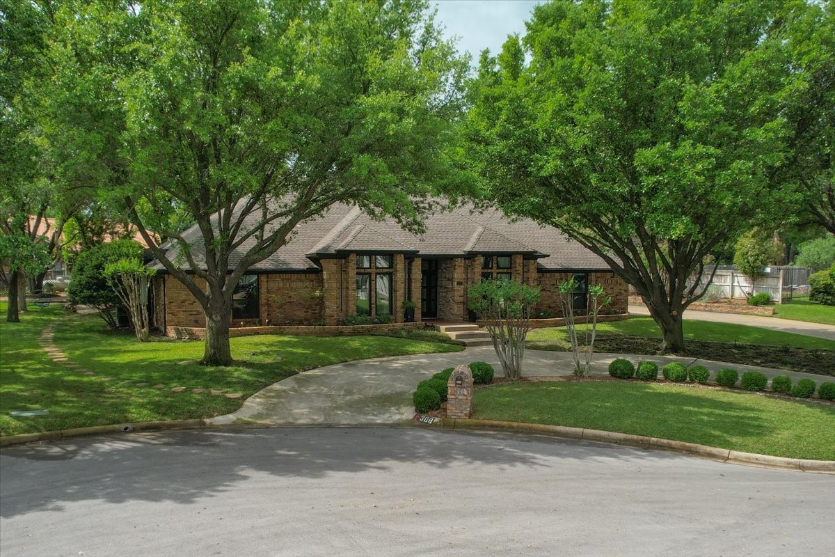 308 N Broadway Road Azle TX 76020