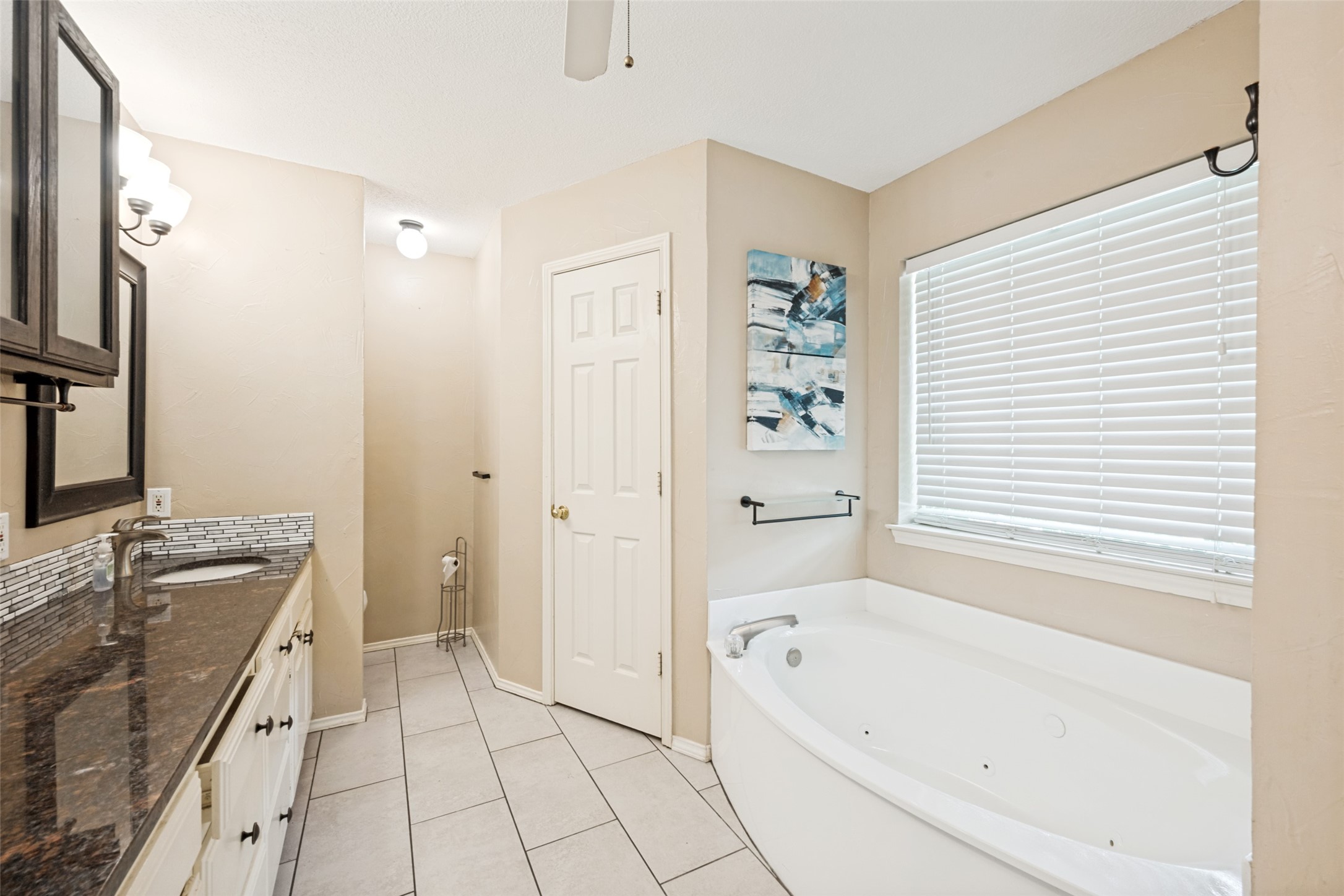 104 Creek Side Court Kennedale TX 76060