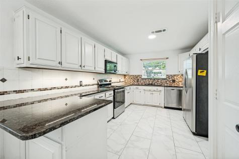 104 Creek Side Court Kennedale TX 76060