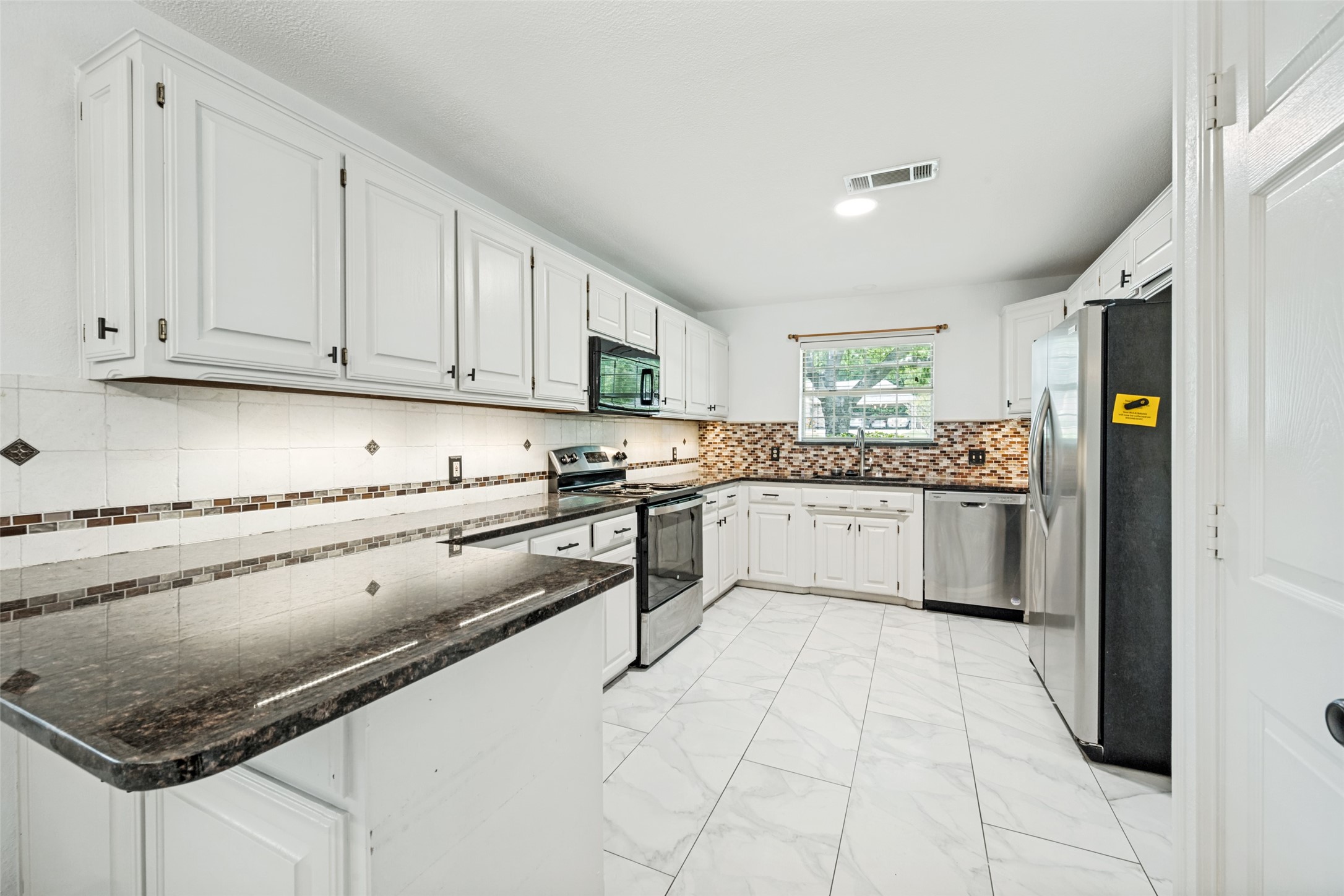 104 Creek Side Court Kennedale TX 76060