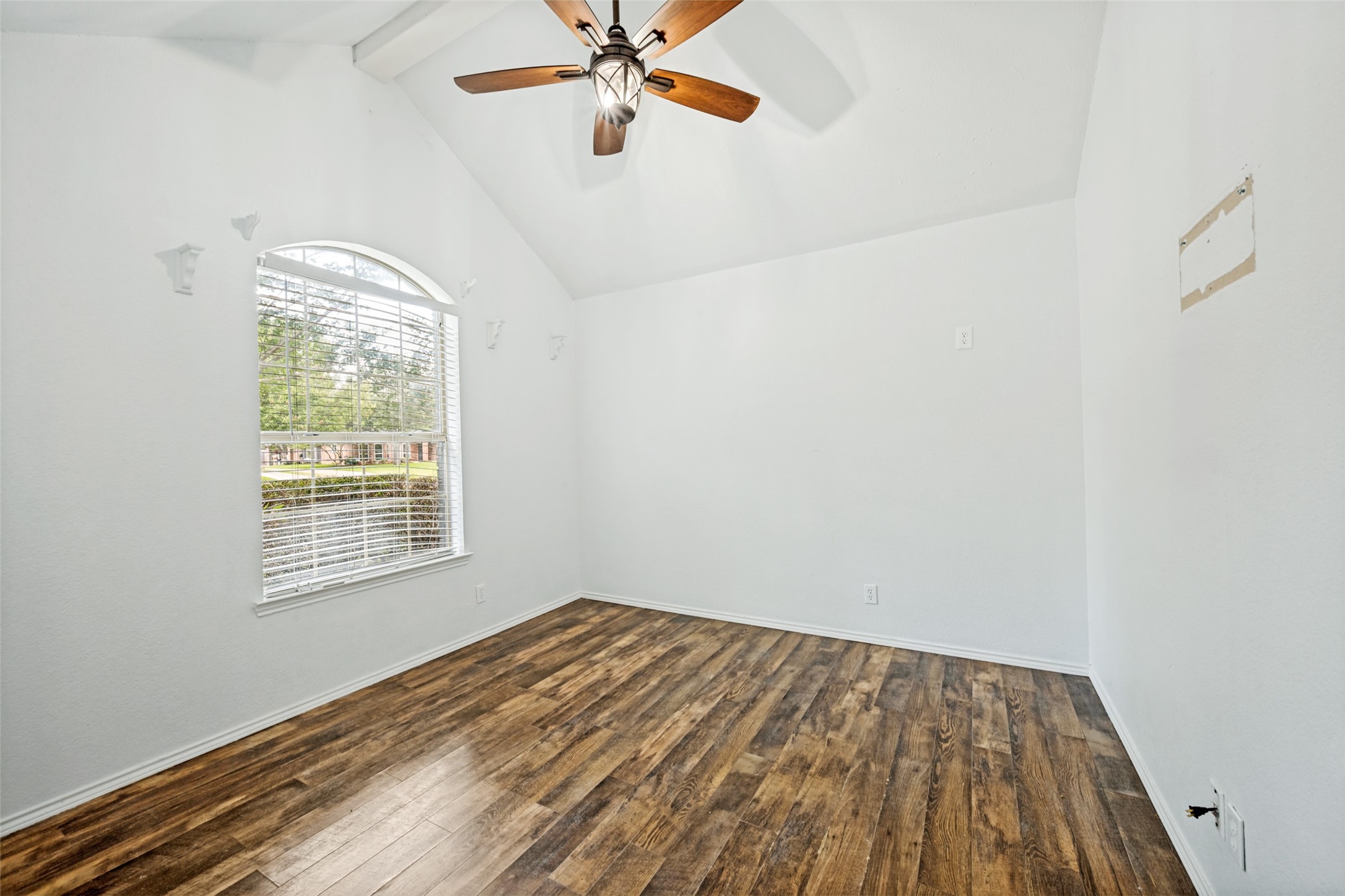 104 Creek Side Court Kennedale TX 76060