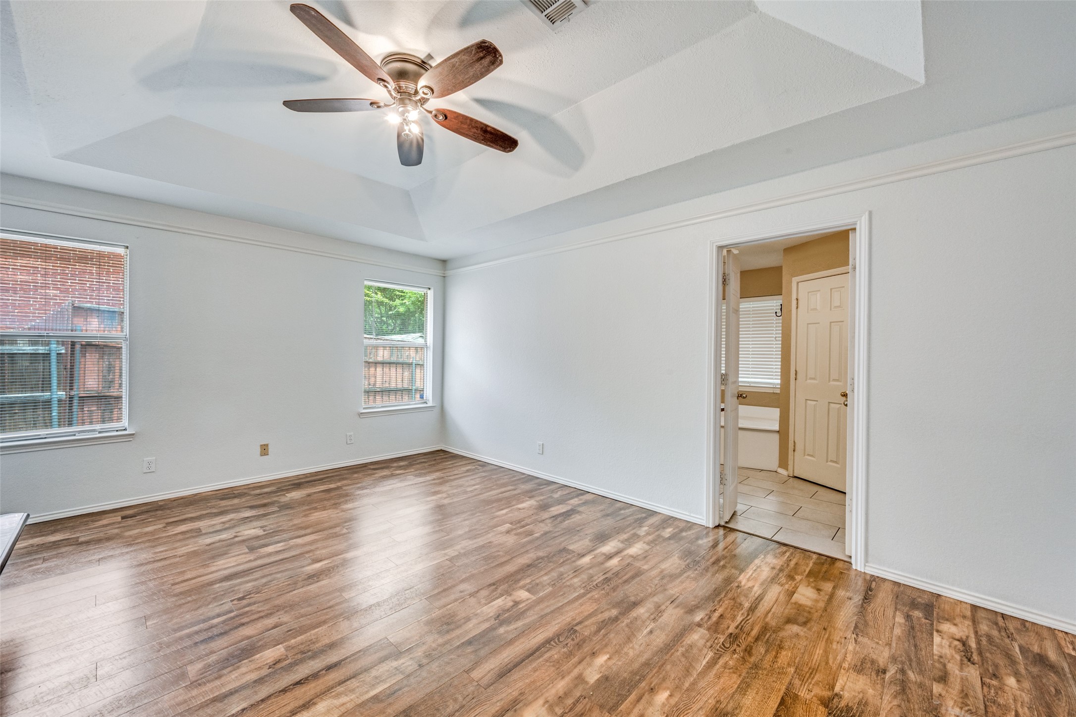 104 Creek Side Court Kennedale TX 76060