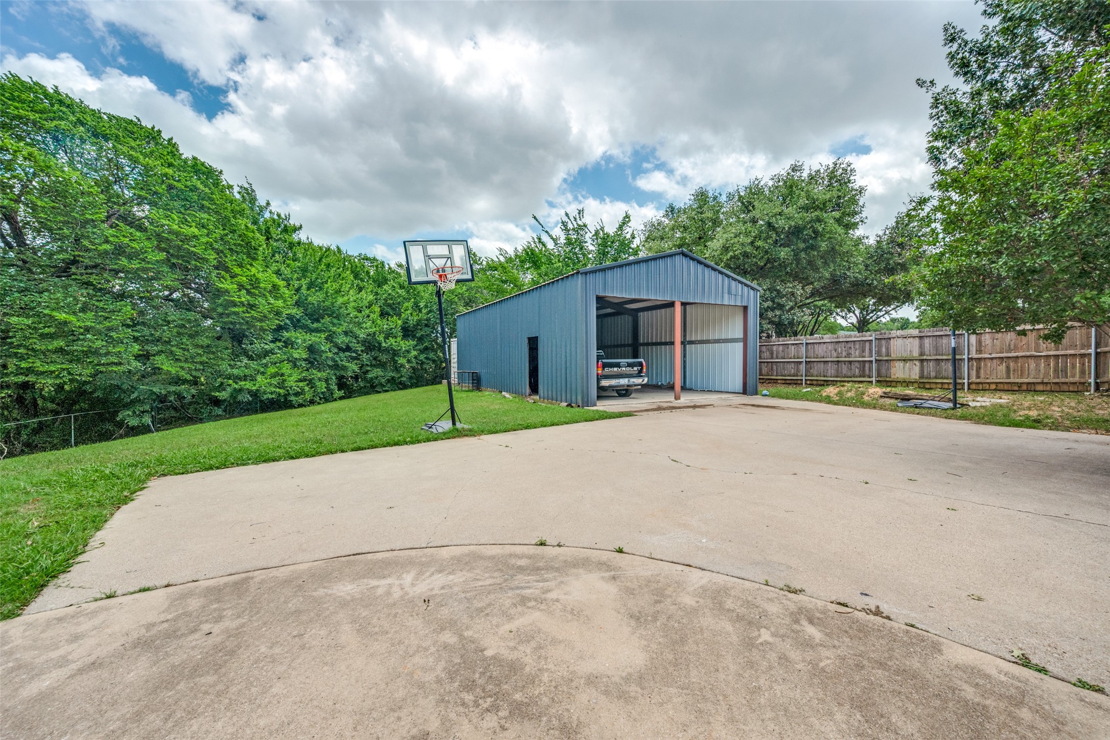104 Creek Side Court Kennedale TX 76060