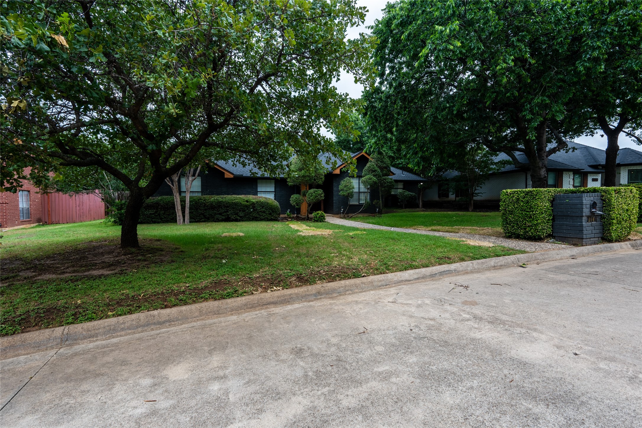 104 Creek Side Court Kennedale TX 76060