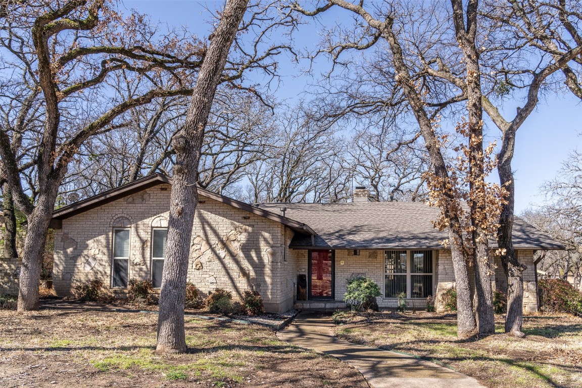 1020 Glenwick Lane Arlington TX 76012