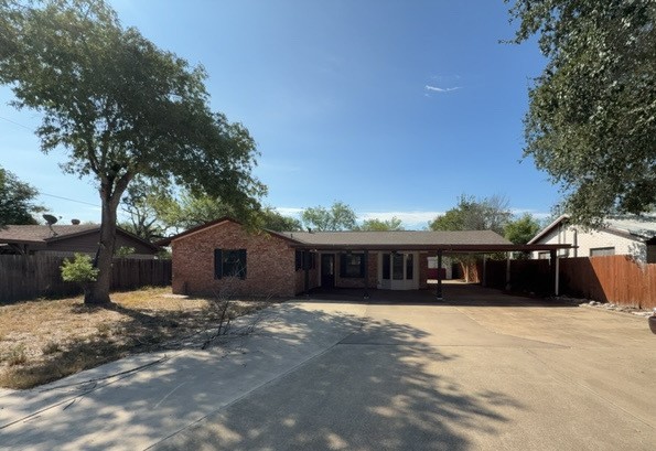 1217 Vivian Street Pleasanton TX 78064
