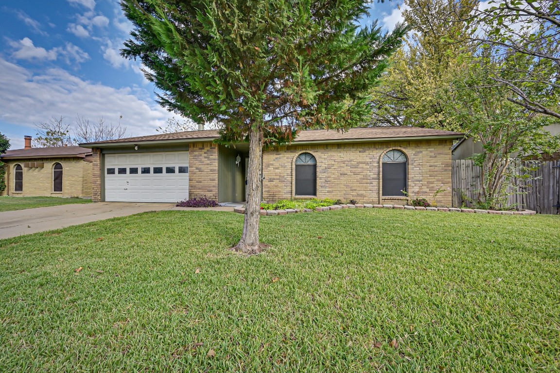 1002 Clark Trail Grand Prairie TX 75052