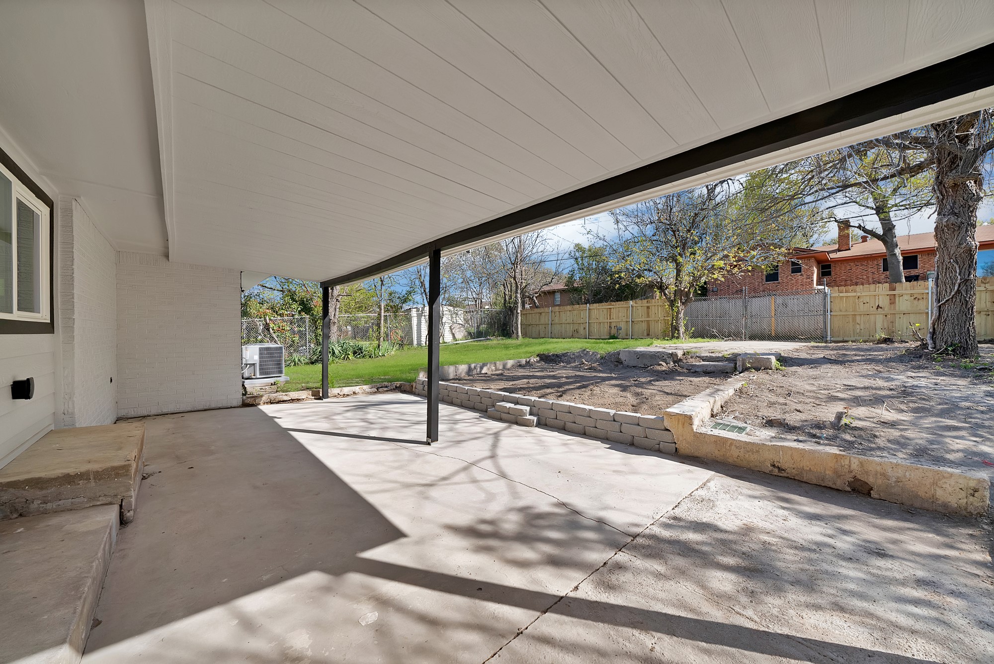 1122 Pinedale Lane Dallas TX 75241
