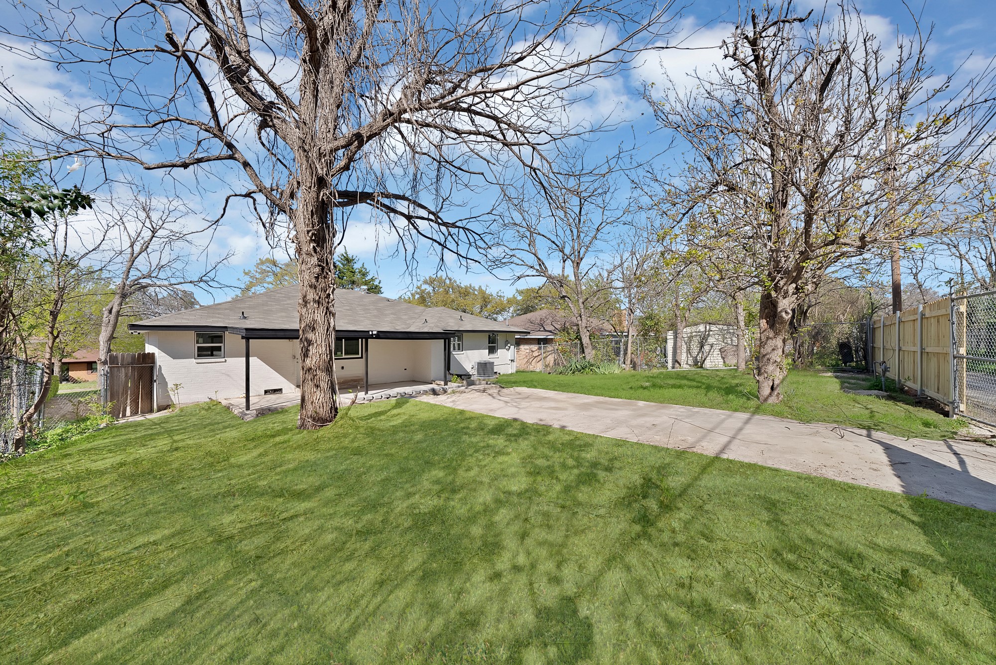 1122 Pinedale Lane Dallas TX 75241