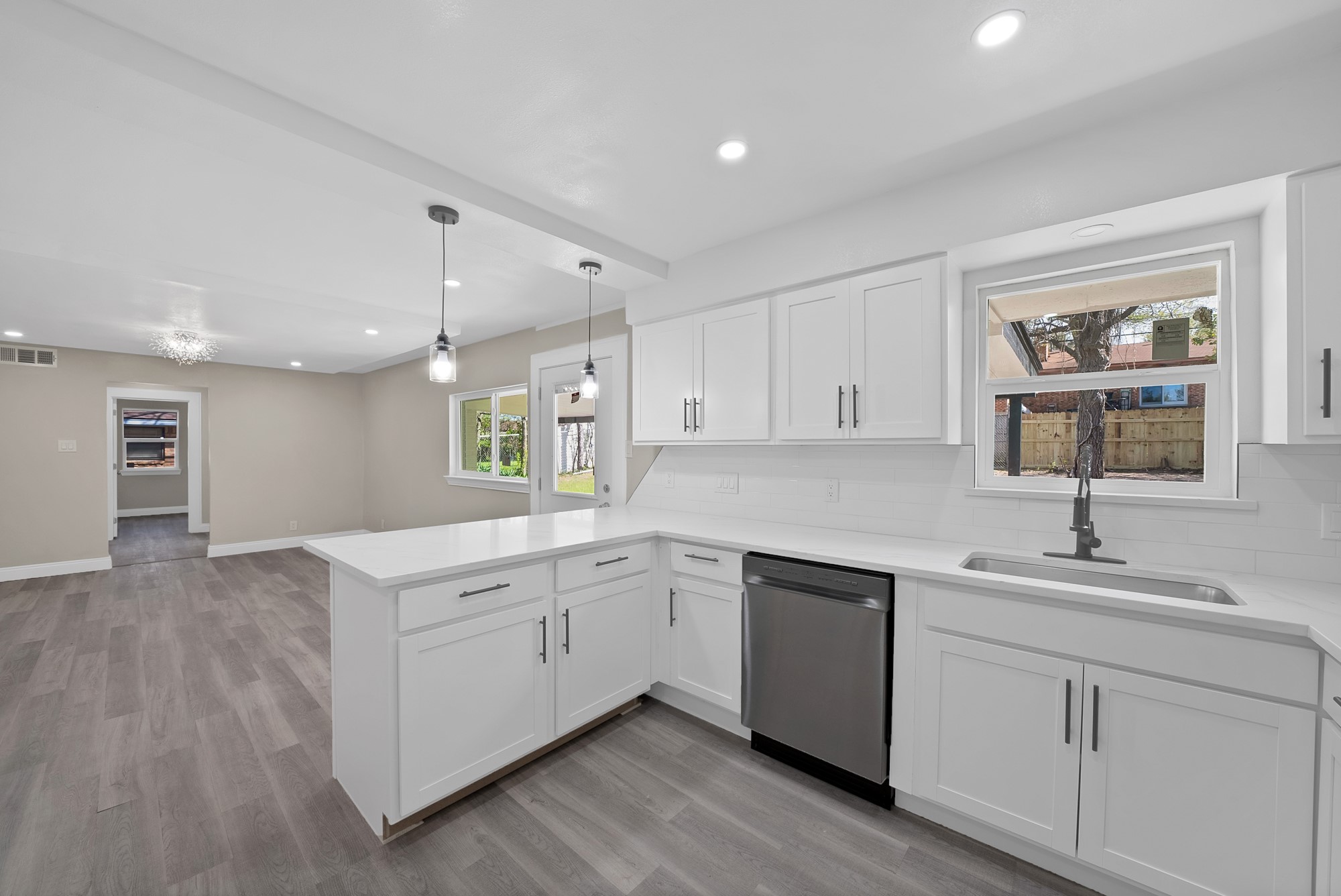 1122 Pinedale Lane Dallas TX 75241