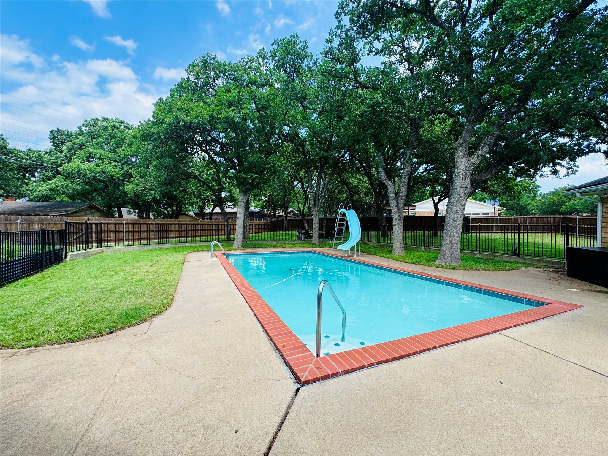1423 Oak Hills Drive Graham TX 76450