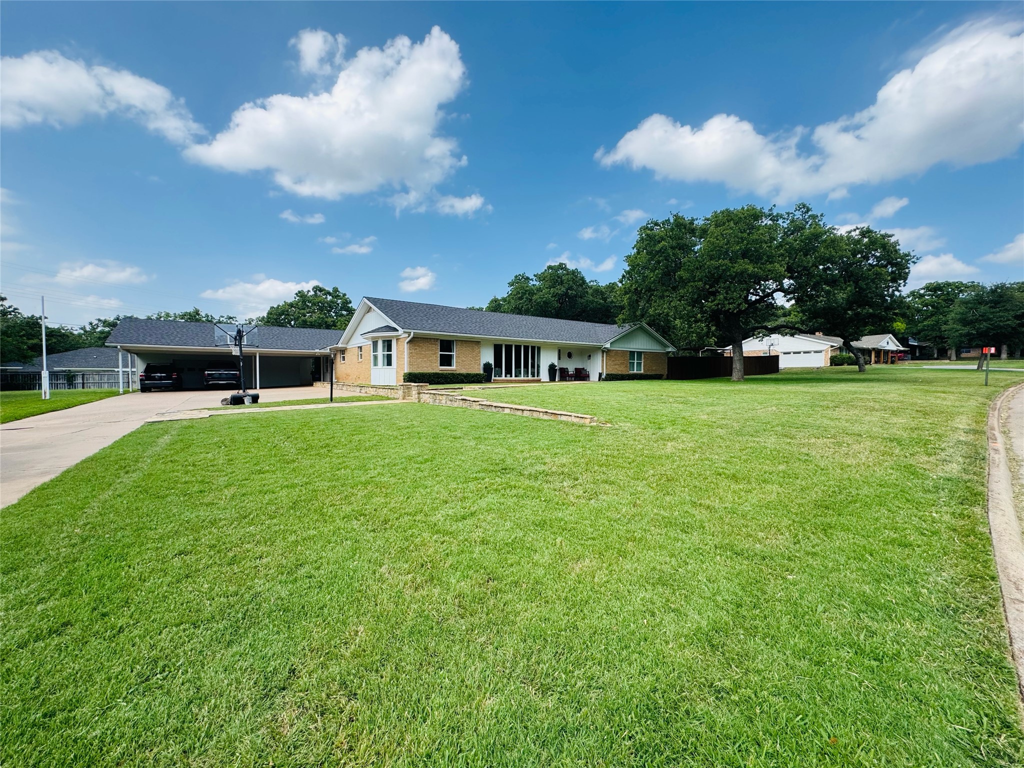 1423 Oak Hills Drive Graham TX 76450