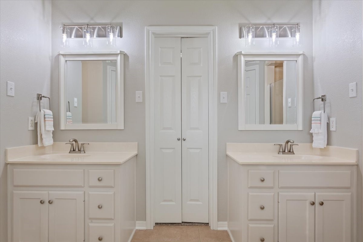 949 Crested Butte Drive Hewitt TX 76643