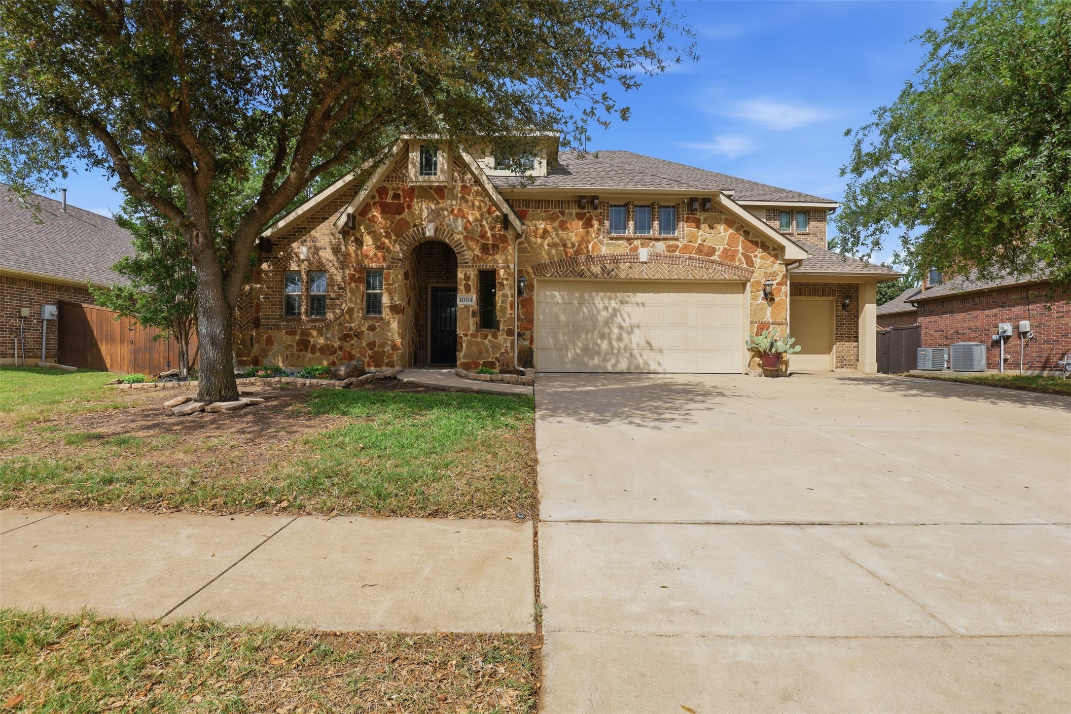1004 Tara Drive Burleson TX 76028