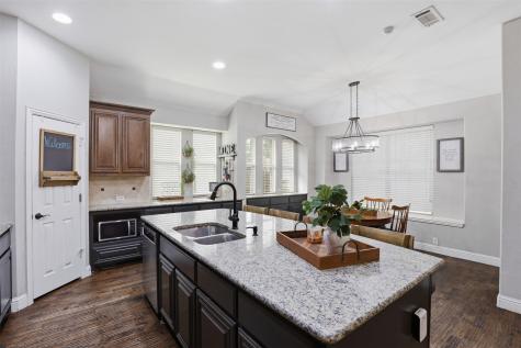 1004 Tara Drive Burleson TX 76028