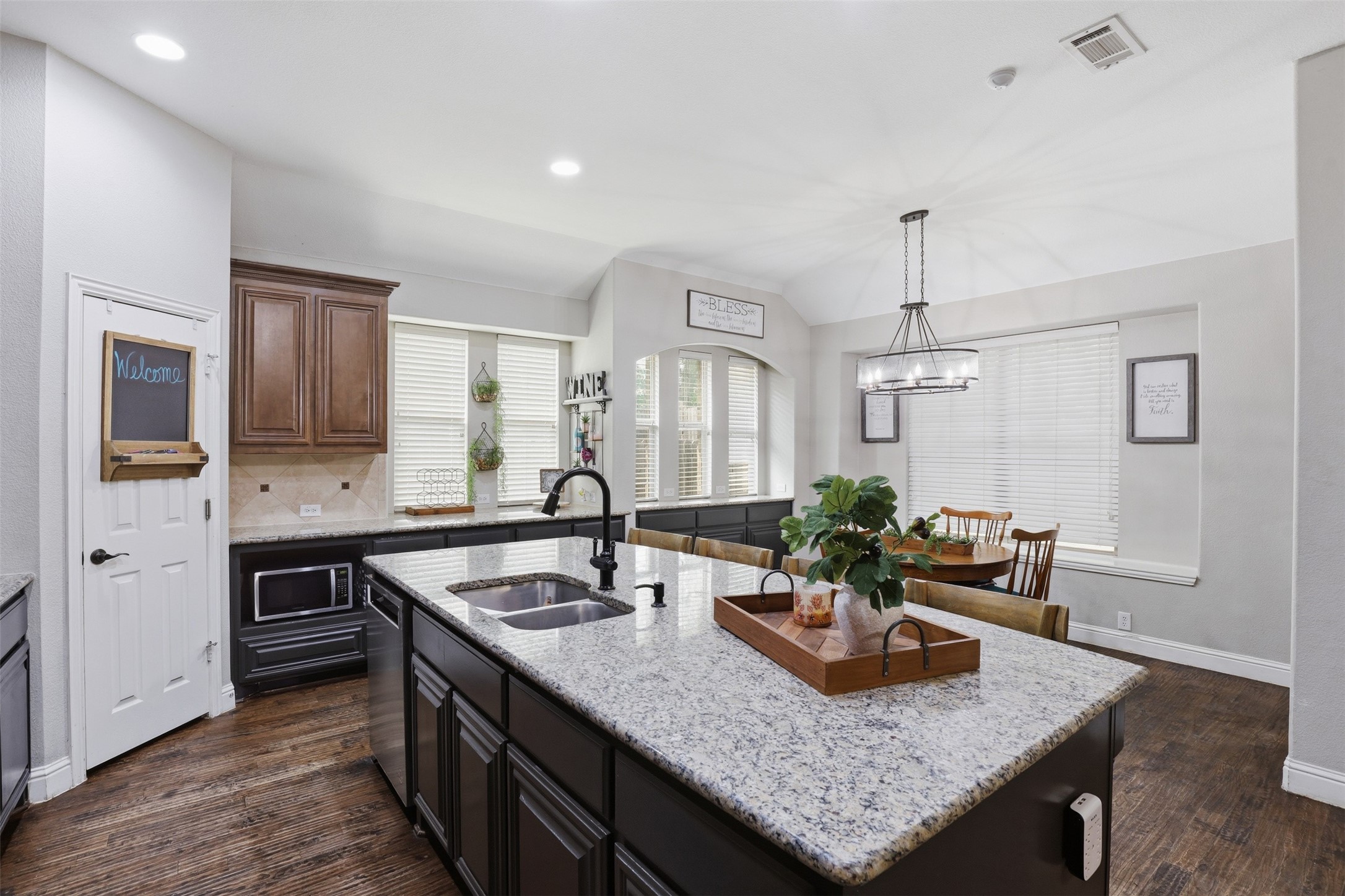1004 Tara Drive Burleson TX 76028