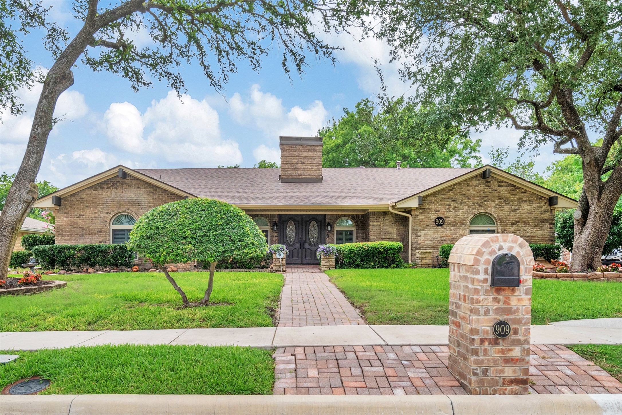 909 Valley Creek Drive Plano TX 75075