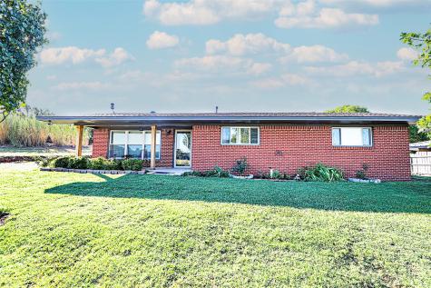 121 Parker Drive Bowie TX 76230