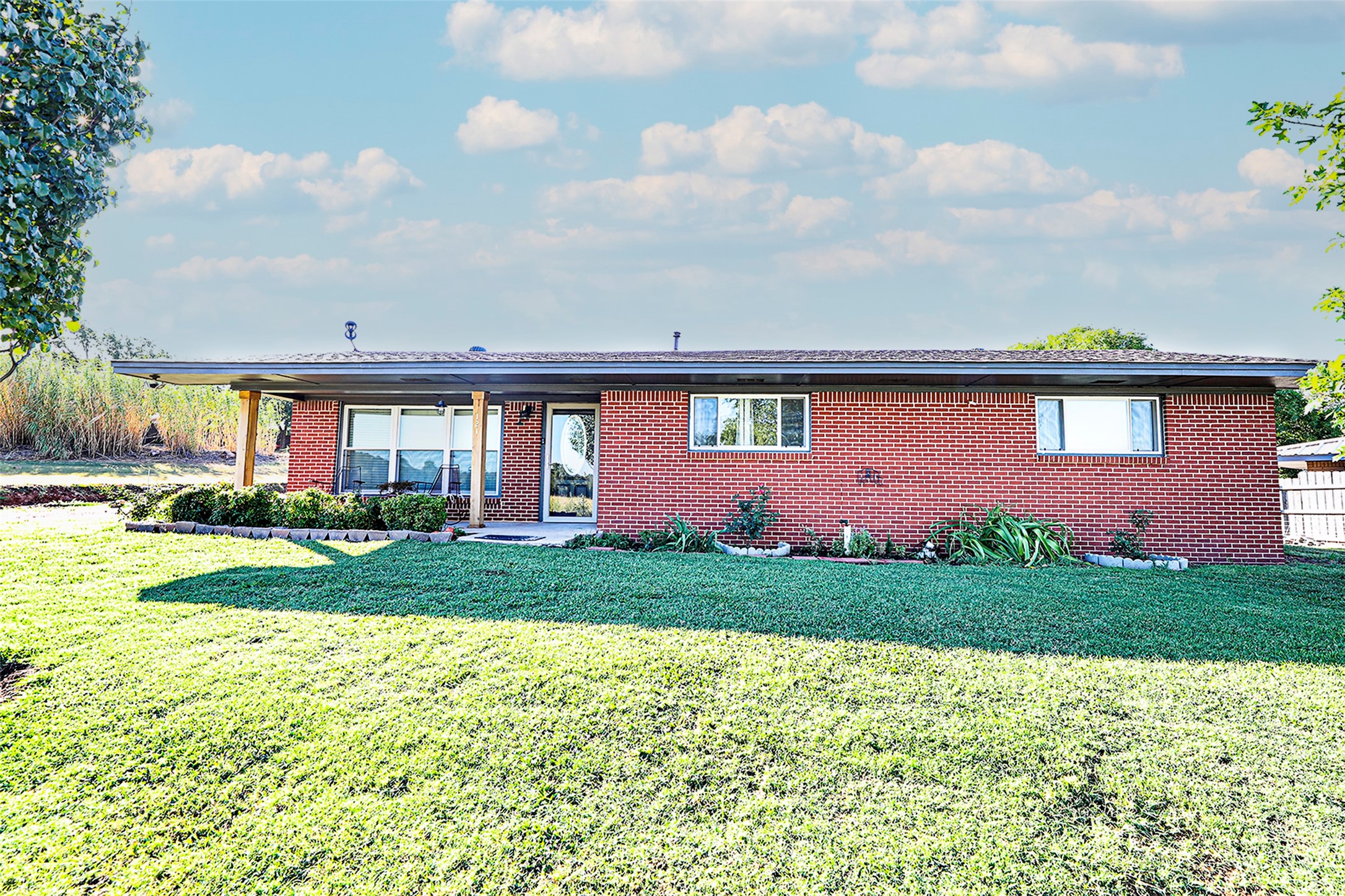 121 Parker Drive Bowie TX 76230