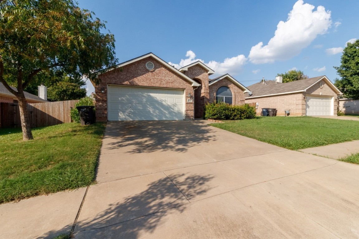 8555 San Joaquin Trail Fort Worth TX 76118