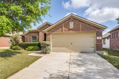 1701 Sparrow Lane Aubrey TX 76227