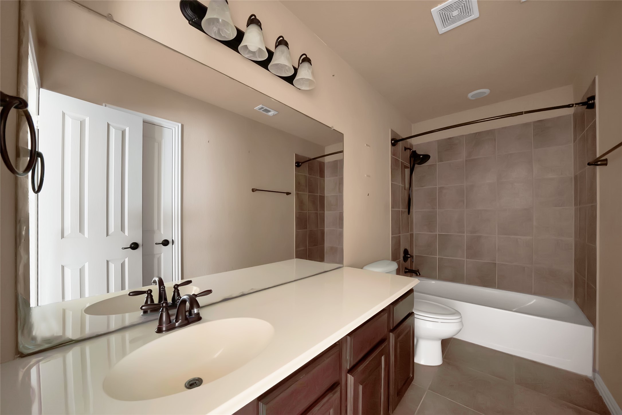 2852 England Parkway Grand Prairie TX 75054