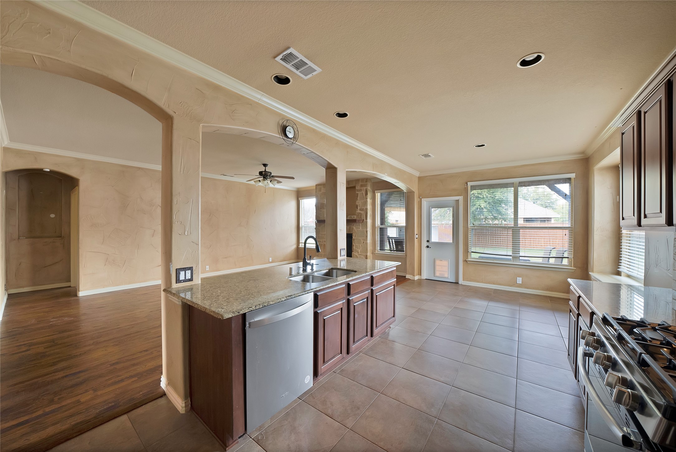 2852 England Parkway Grand Prairie TX 75054