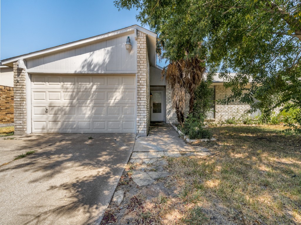 1422 Santa Fe Trail Grand Prairie TX 75052