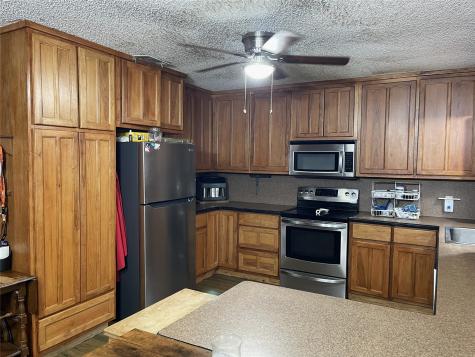 400 S 8th Avenue Teague TX 75860