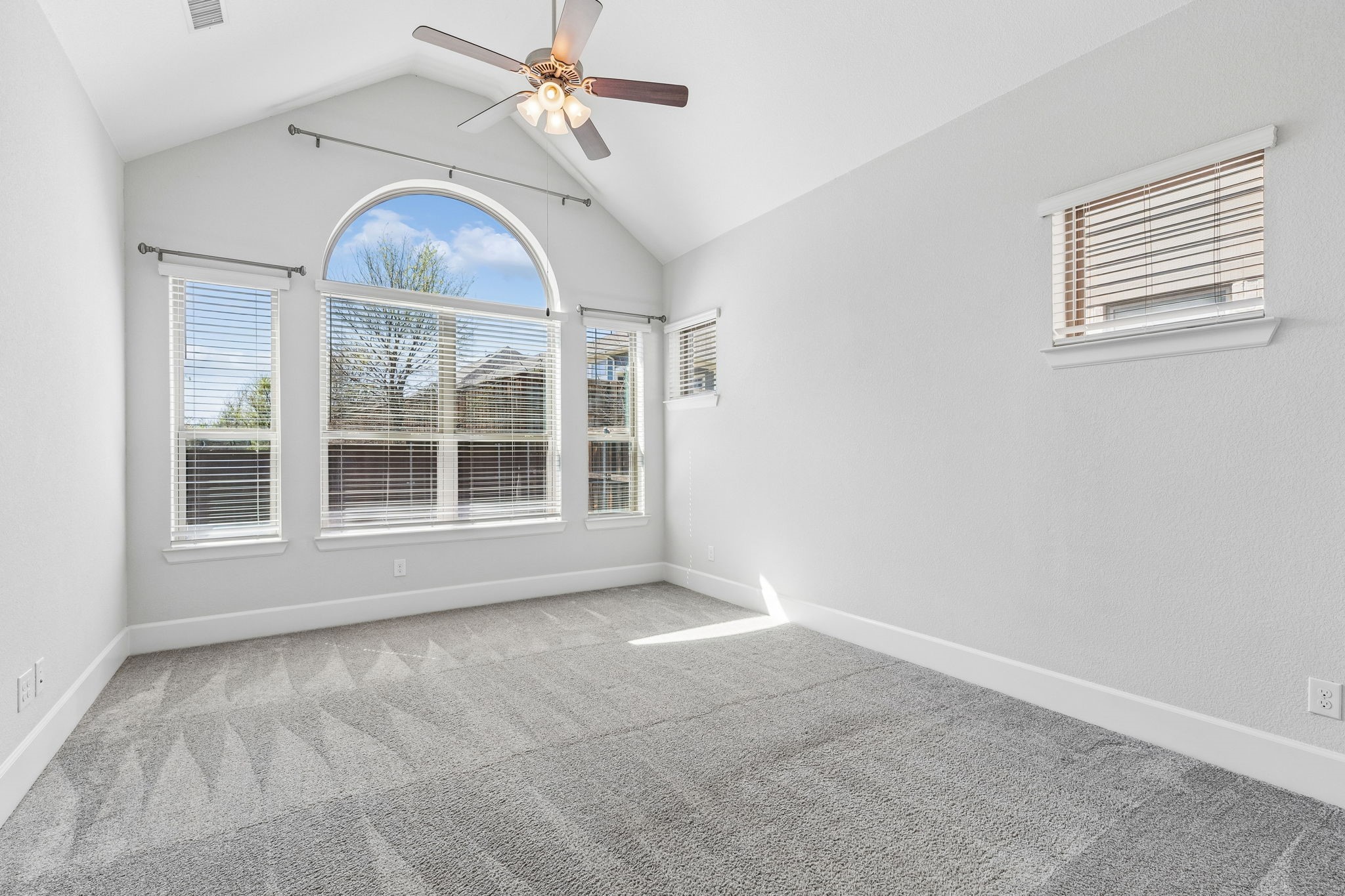 1908 Roundtree Circle E Fort Worth TX 76008