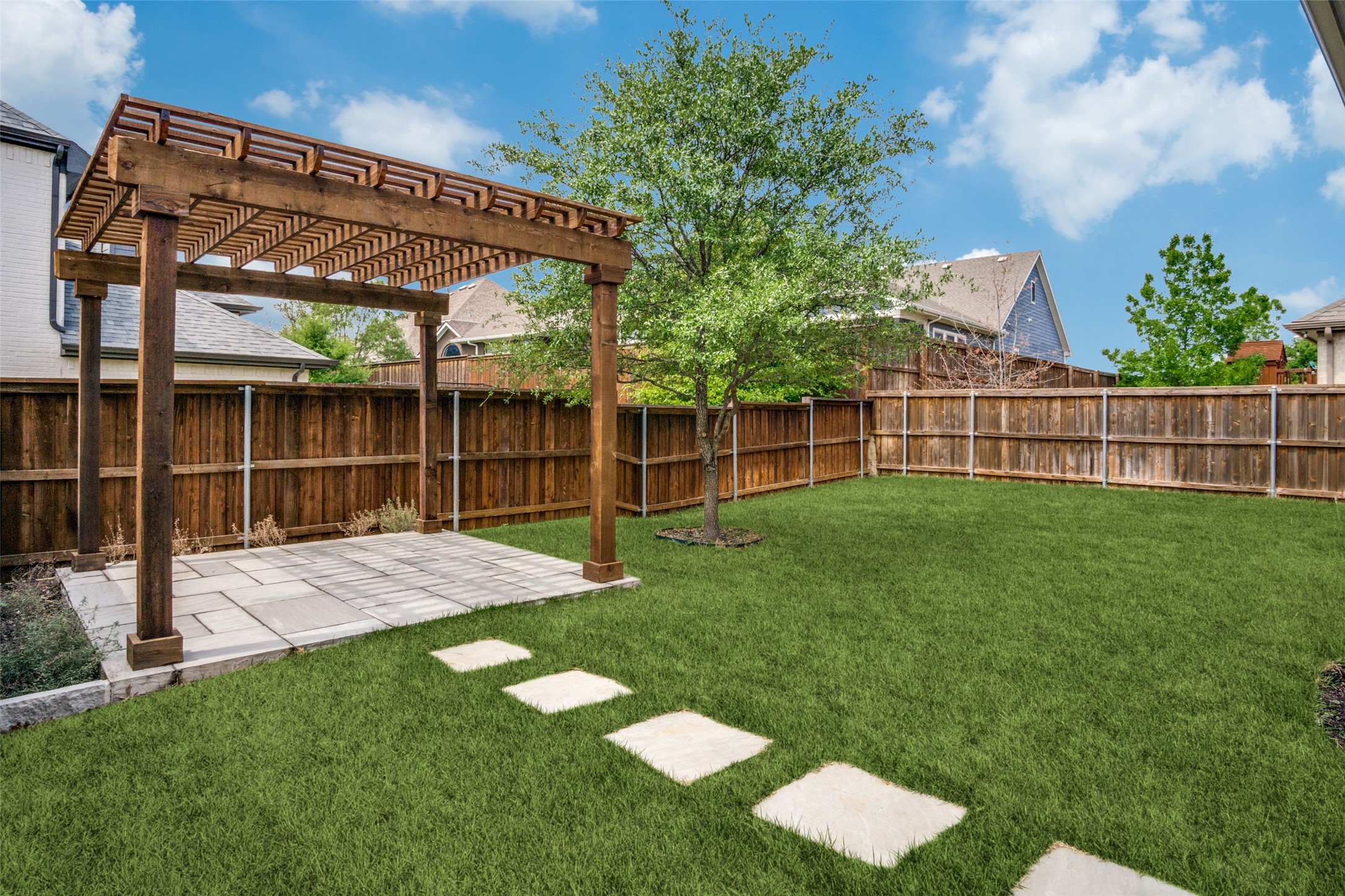 1908 Roundtree Circle E Fort Worth TX 76008