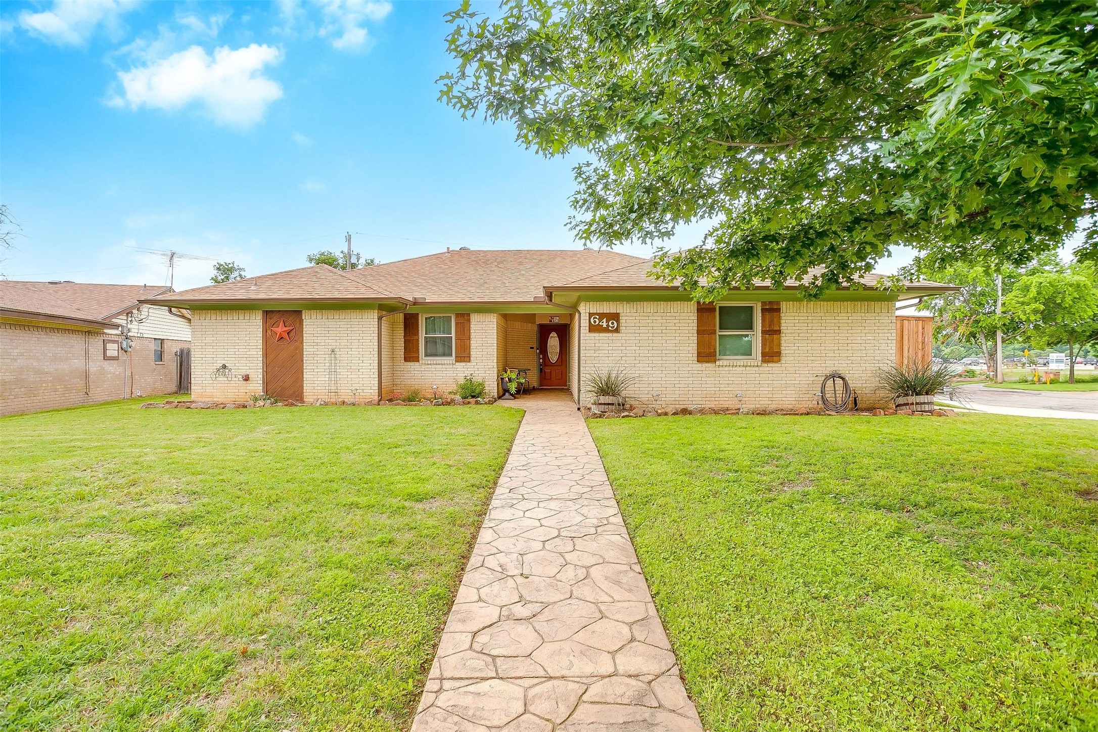 649 Tena Court Burleson TX 76028