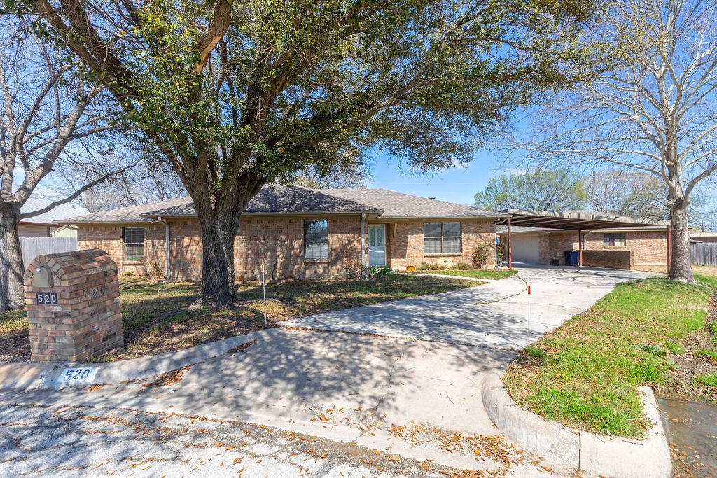 520 Woodlawn Street Krum TX 76249