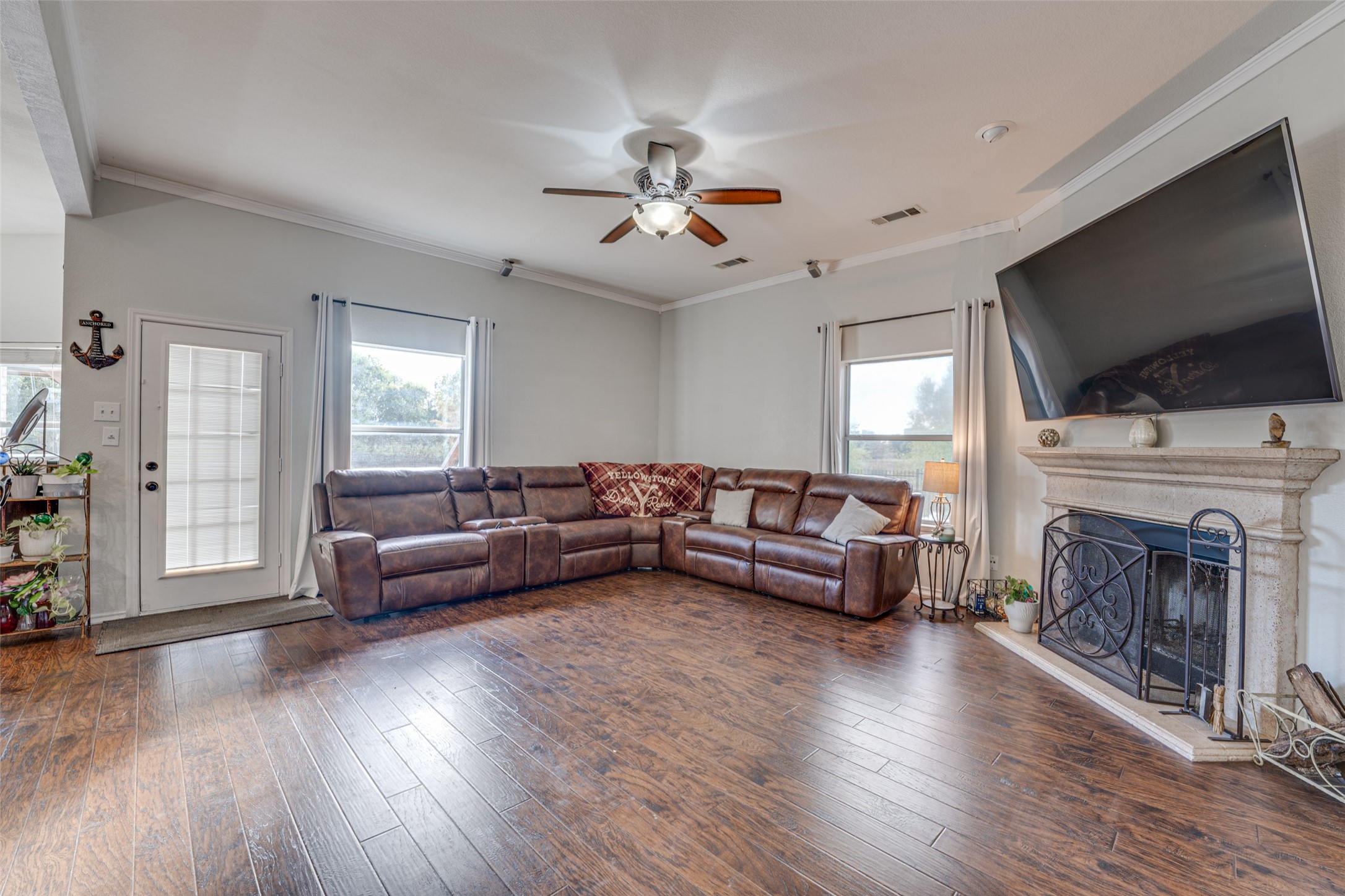 300 Springfield Lane Red Oak TX 75154