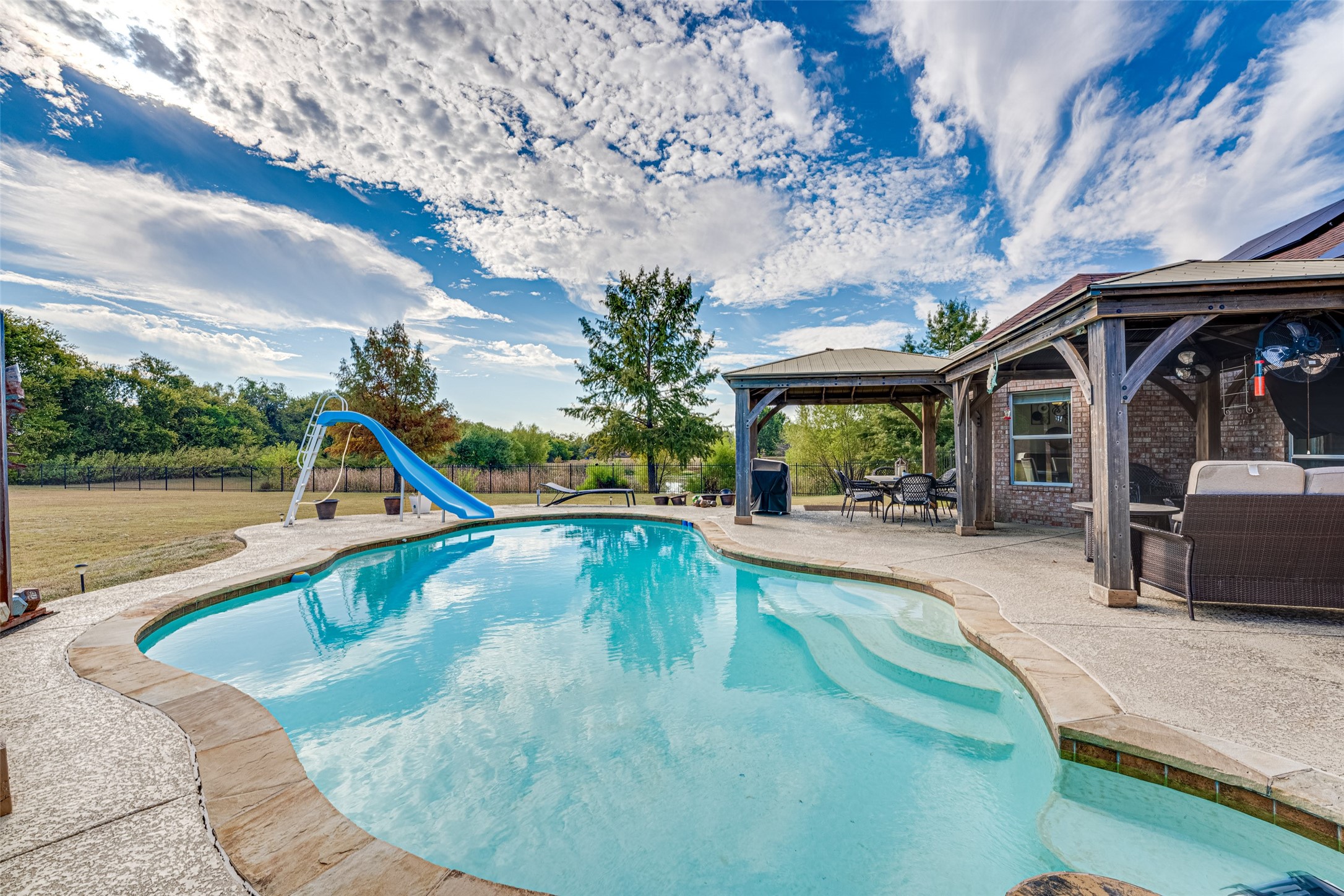 300 Springfield Lane Red Oak TX 75154