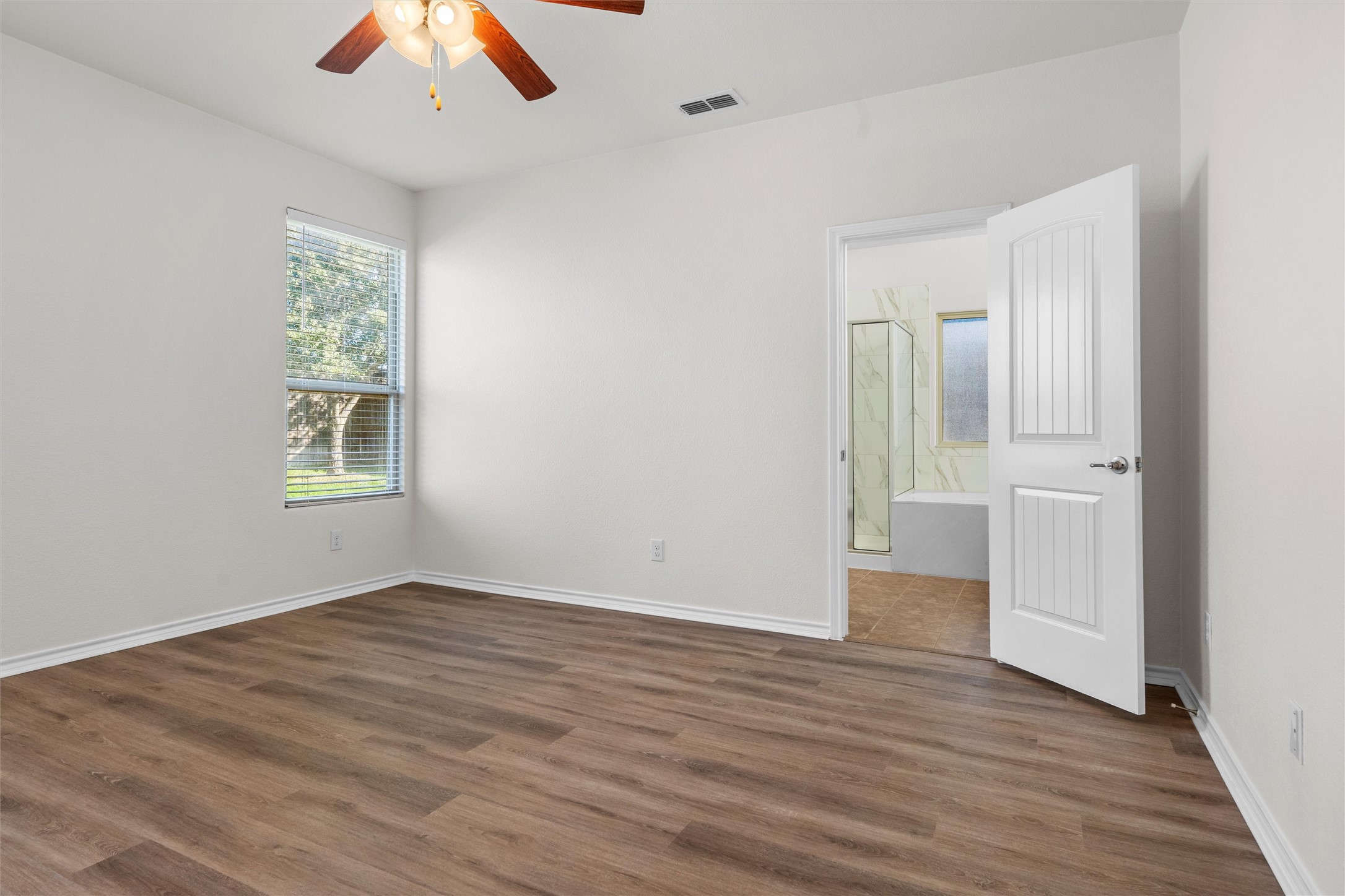 1217 Meadowlakes Drive Azle TX 76020