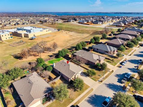 1217 Meadowlakes Drive Azle TX 76020
