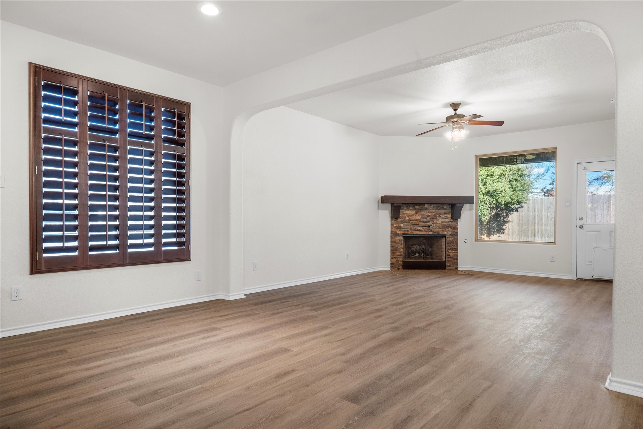 1217 Meadowlakes Drive Azle TX 76020