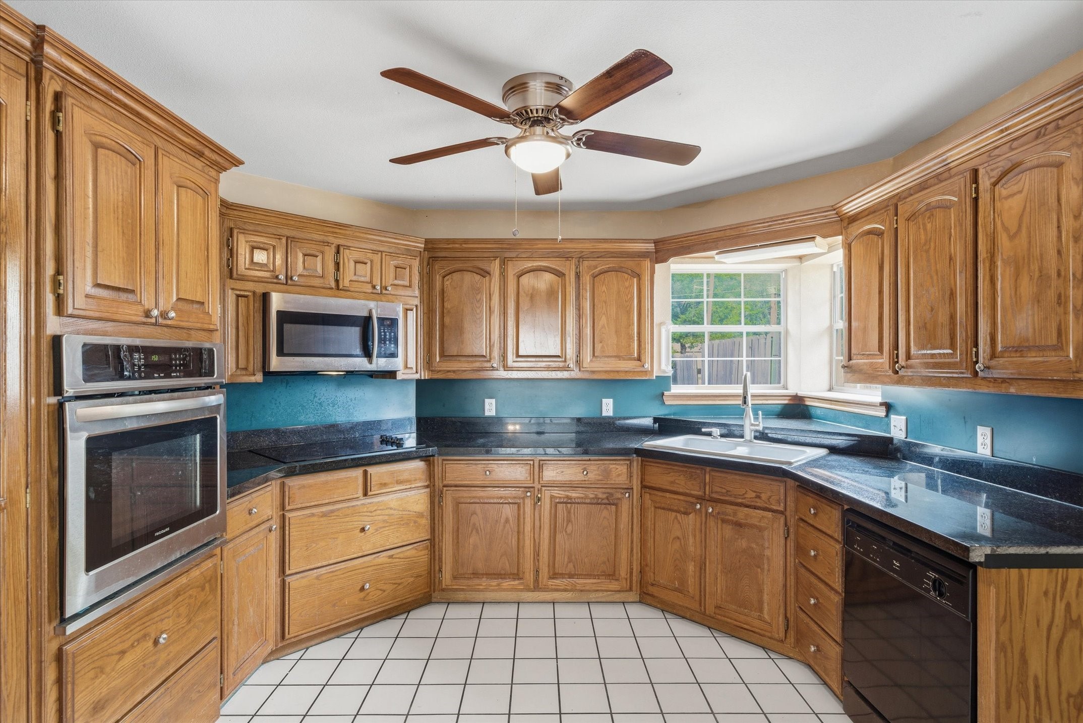 290 Sycamore Street Van TX 75790
