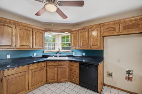 290 Sycamore Street Van TX 75790