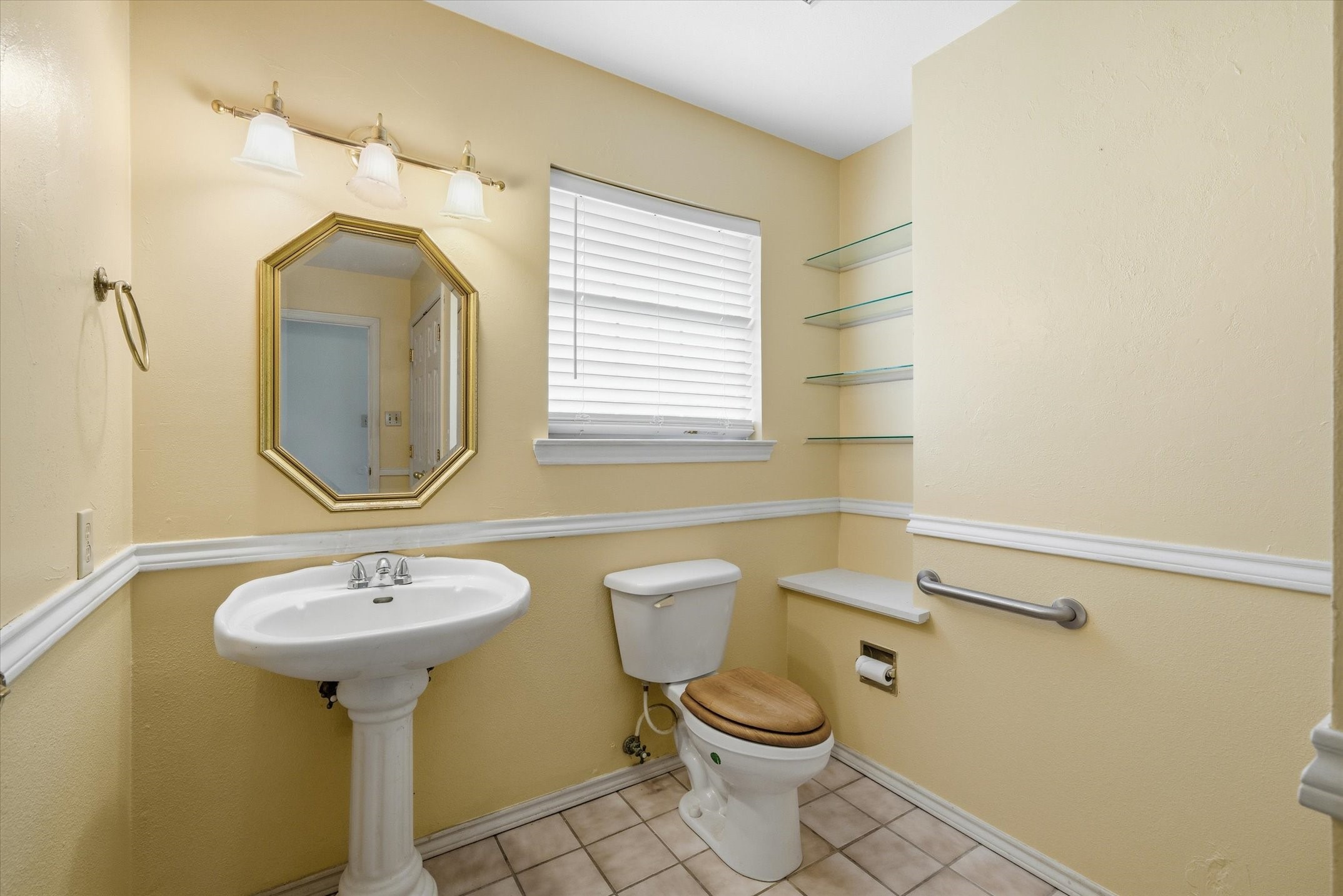 290 Sycamore Street Van TX 75790
