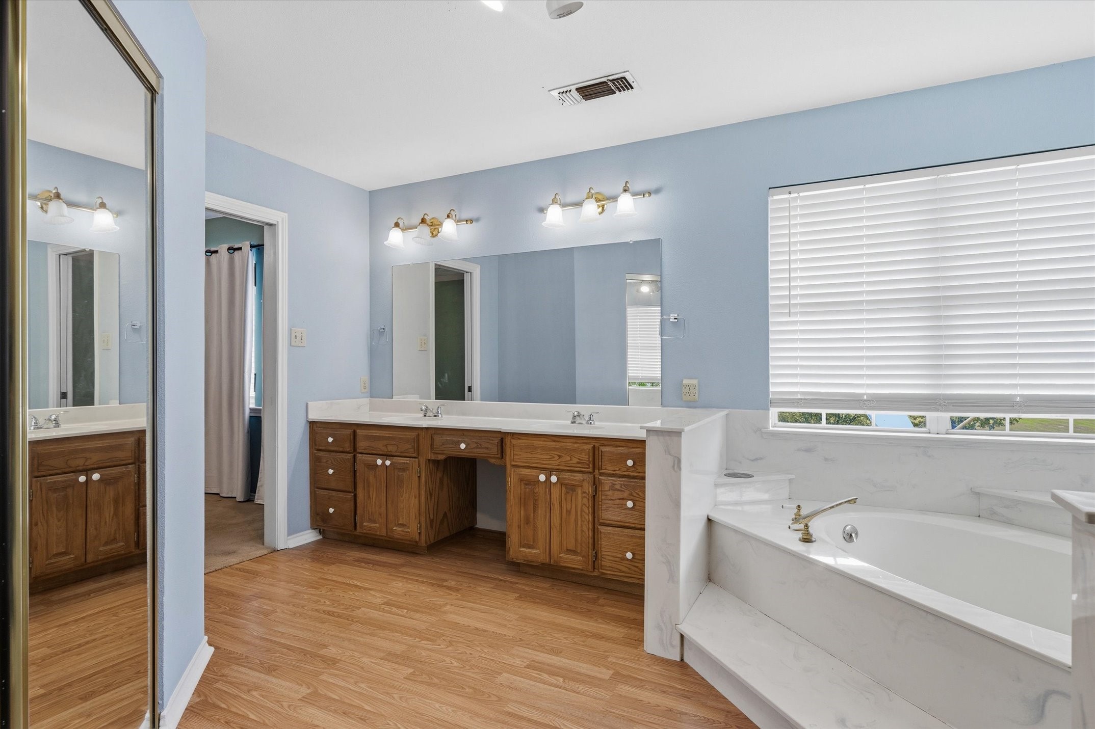 290 Sycamore Street Van TX 75790