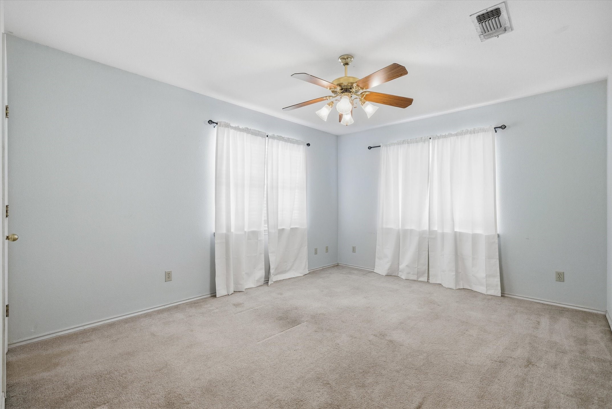 290 Sycamore Street Van TX 75790