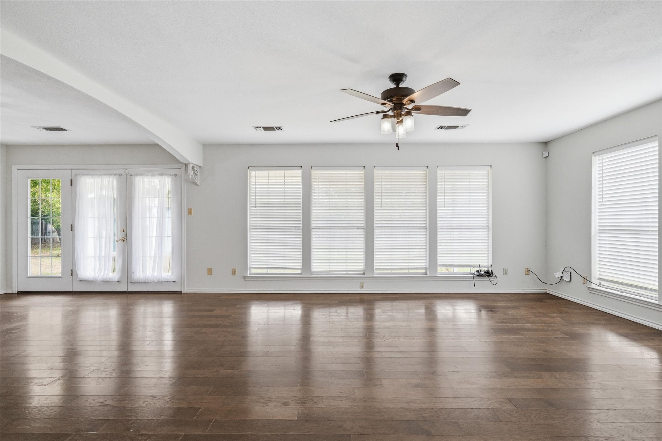 290 Sycamore Street Van TX 75790
