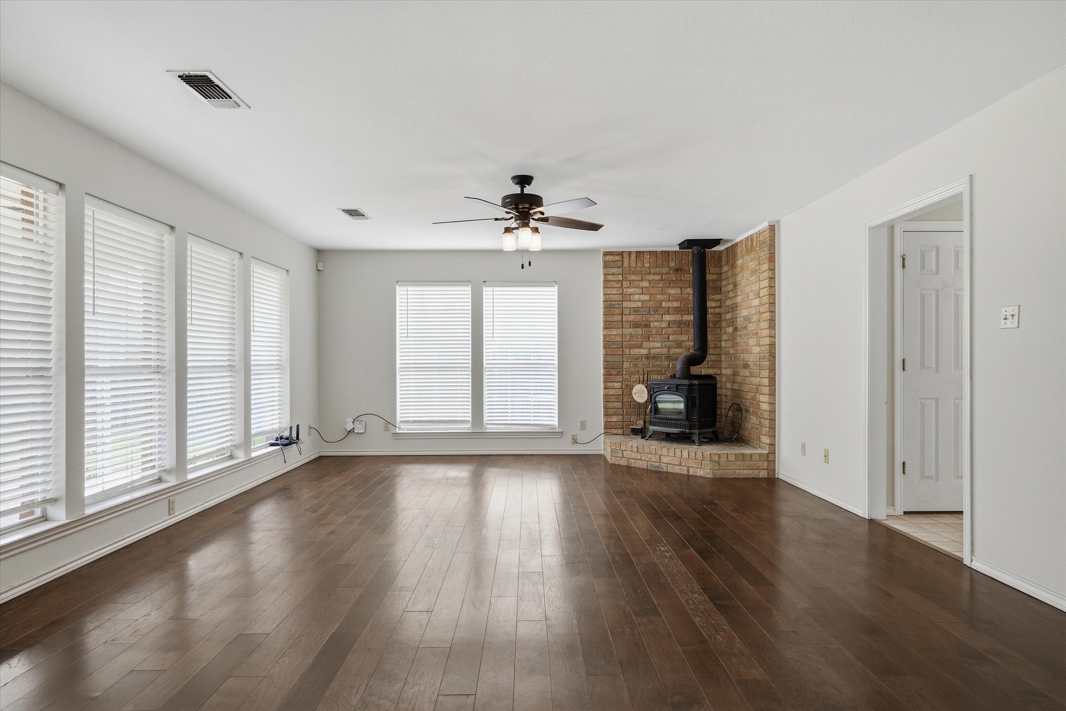 290 Sycamore Street Van TX 75790