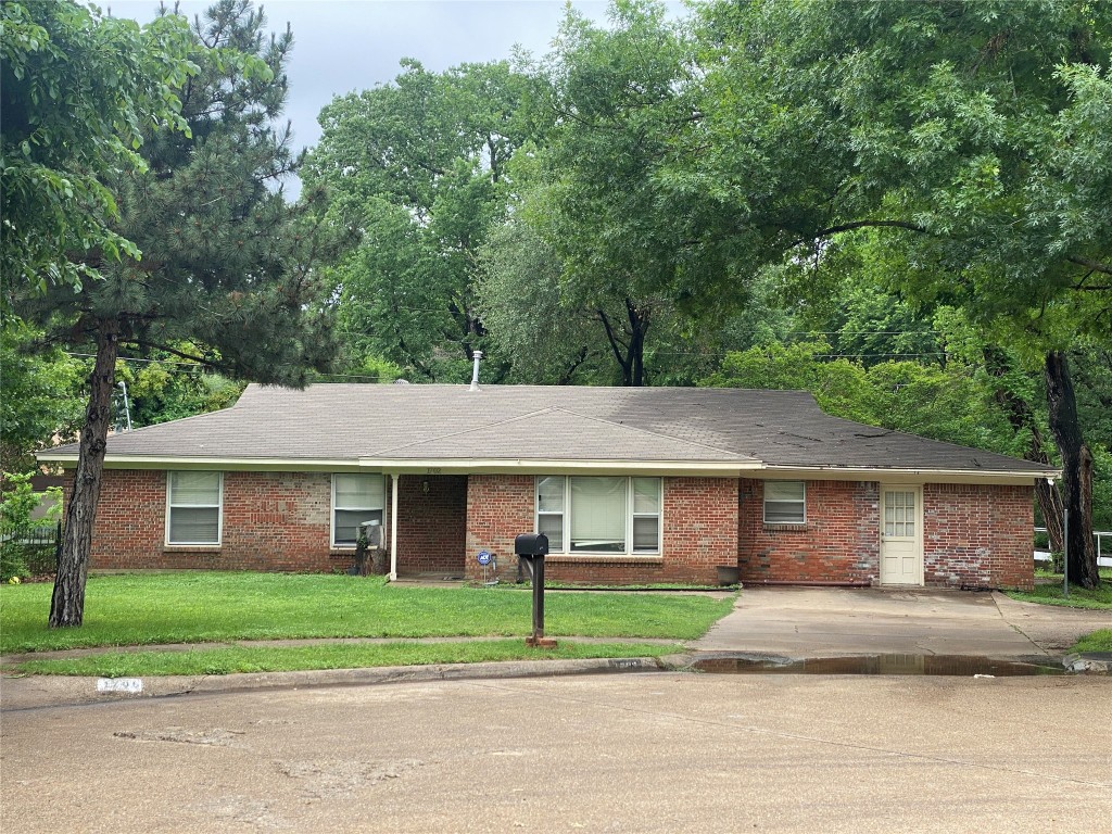 1702 Henderson Court Irving TX 75061